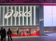 智彩LED顯示屏助力ASICS重慶大融城店“龍”重登場(chǎng)！